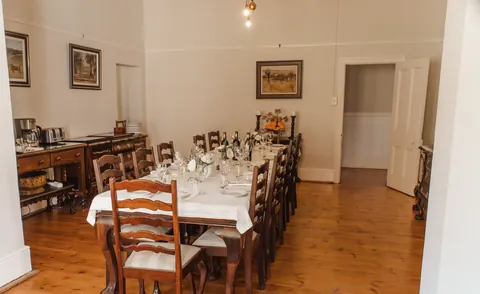 The farmhouse dining room and country furnishings